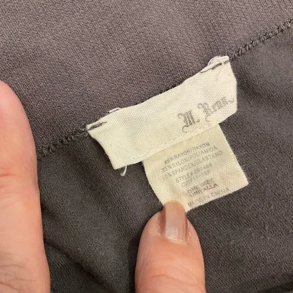 M. Rena Cropped Tummy Tuck Legging, Dark Gray, Ultra Comfortable, One Size - Picture 3 of 10